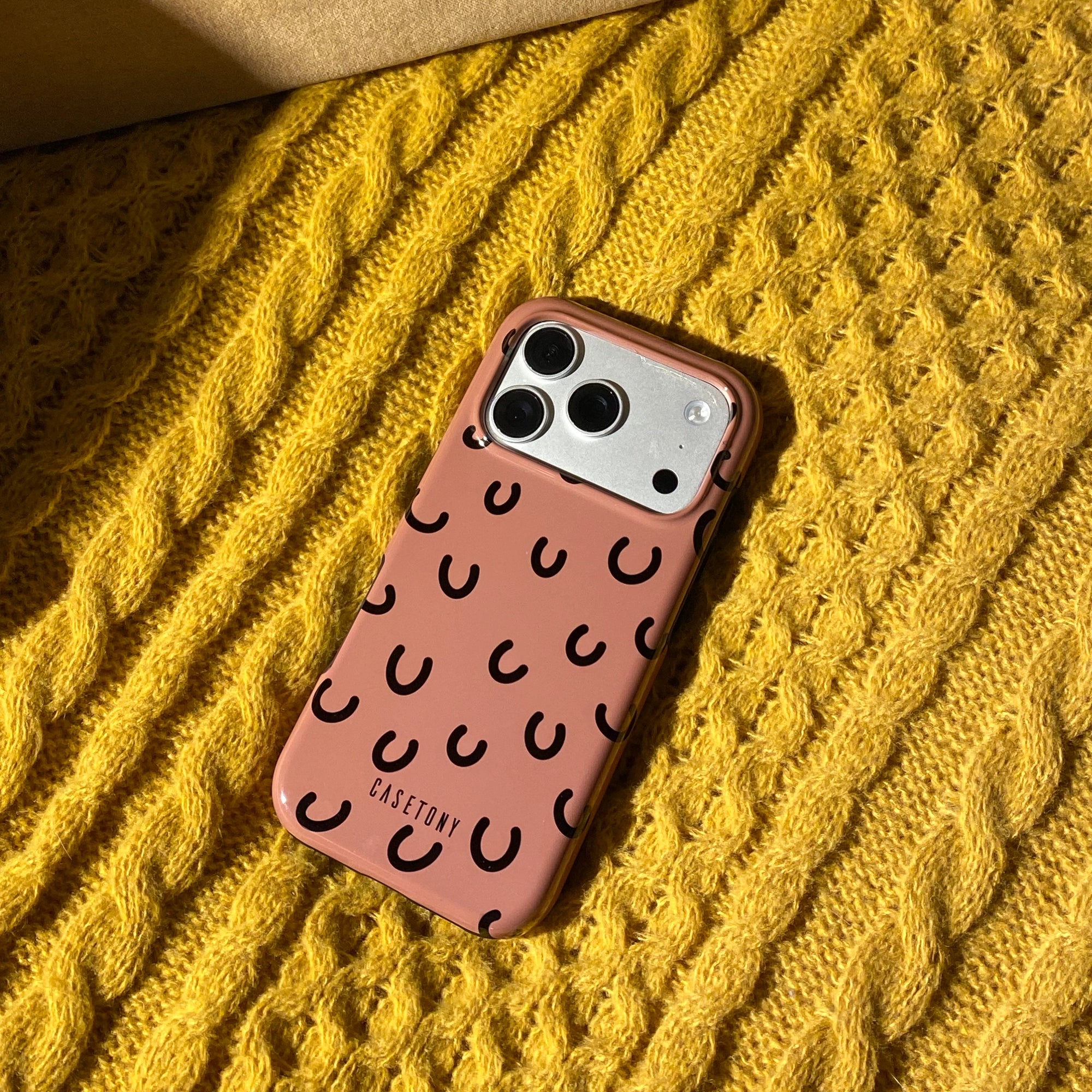 Mocha Giggles Tough MagSafe Case